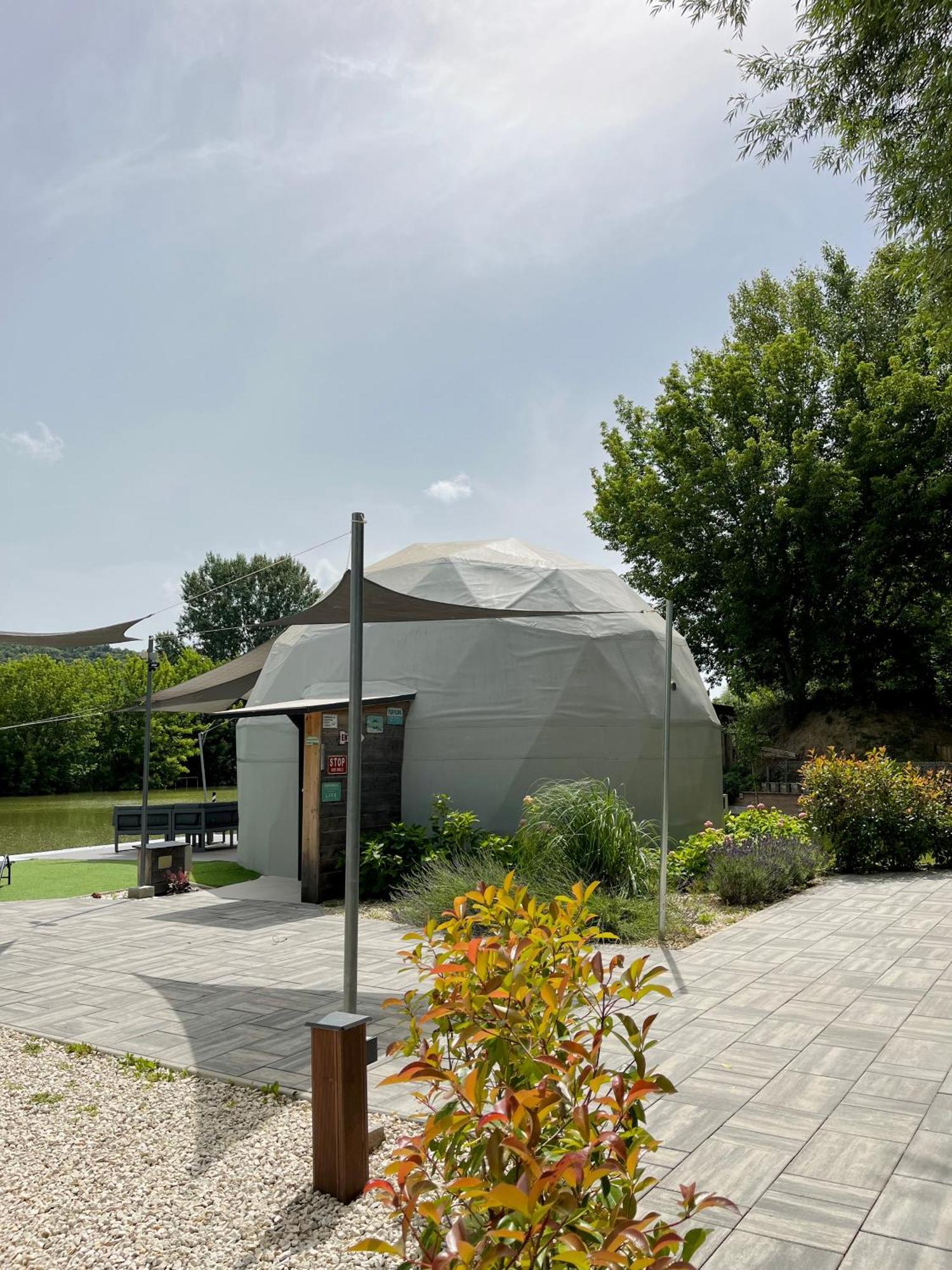 Domeglamping At Fishinglake Ságvár Exterior foto