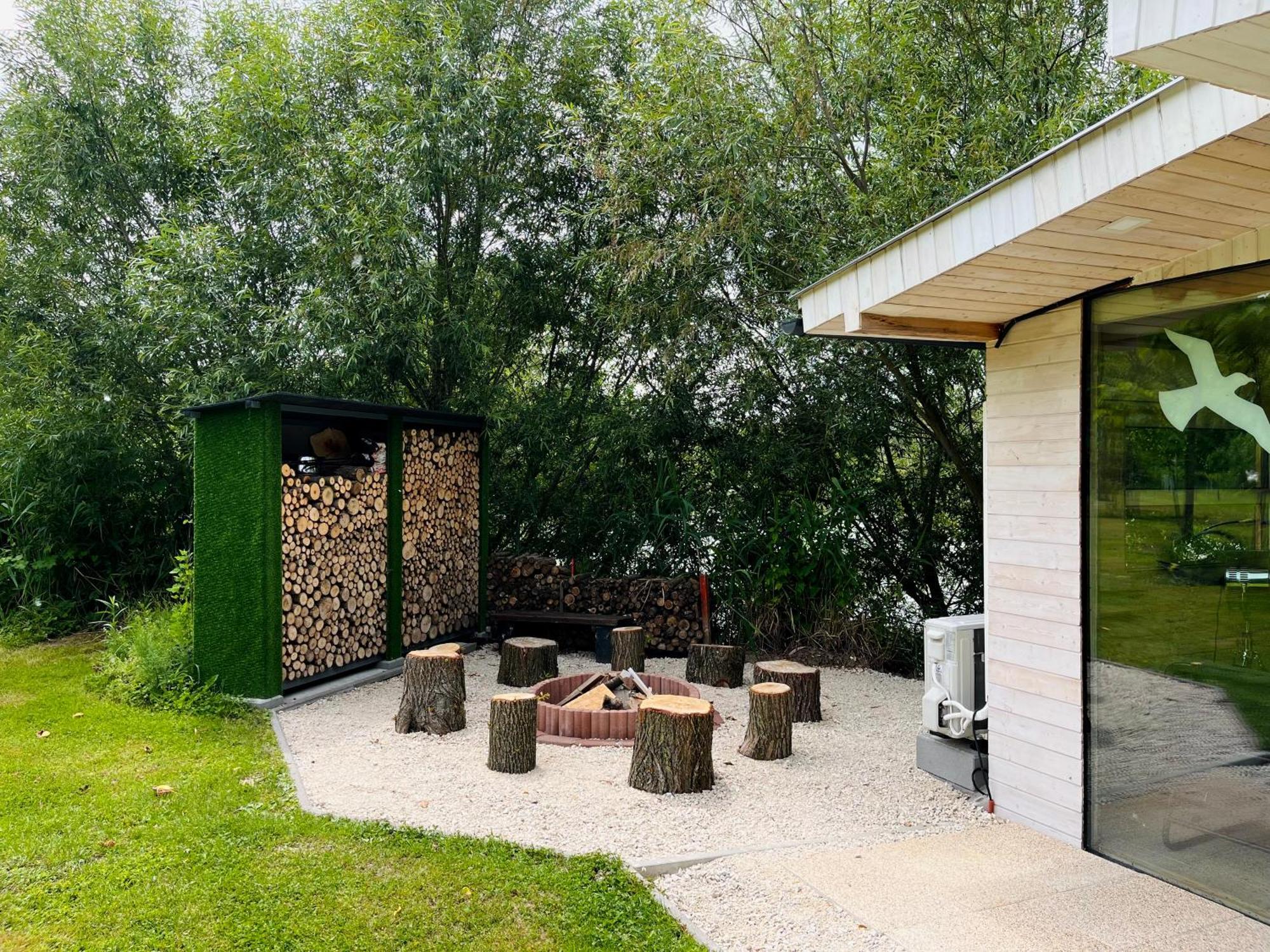 Domeglamping At Fishinglake Ságvár Exterior foto